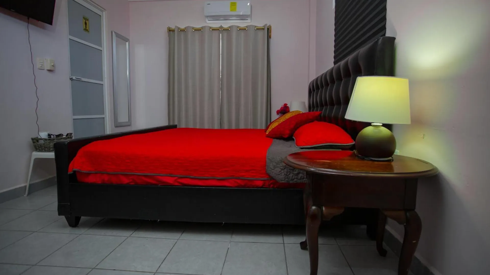 Centrico Y Comodo Departamento, Sobre Avenida Principal En Cancun. Apartment
